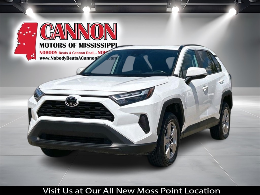 2023 Toyota RAV4 XLE's photo