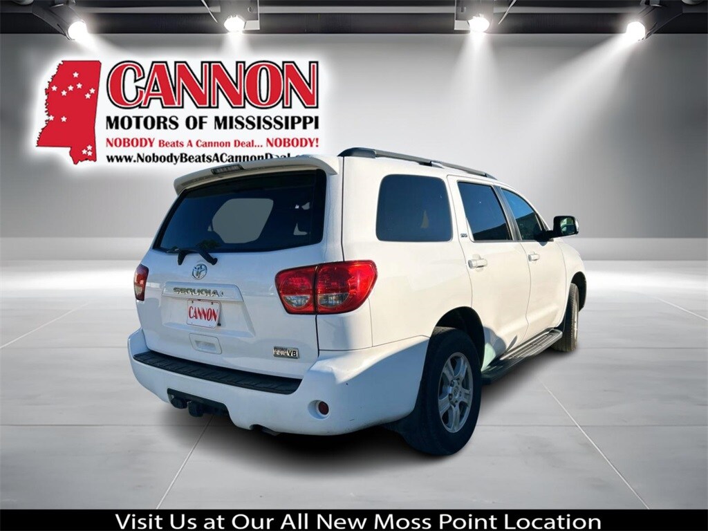 2015 Toyota Sequoia SR5 photo 2