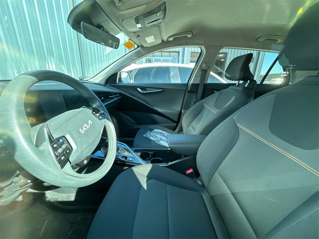 Used 2023 Kia Niro LX SUV