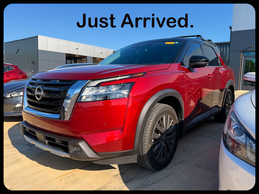 2022 Nissan Pathfinder SL 2WD's photo