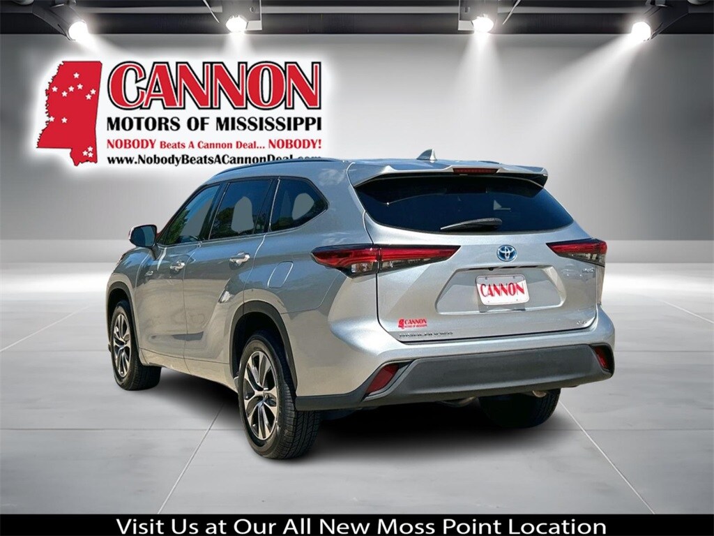 2021 Toyota Highlander Hybrid XLE photo 3