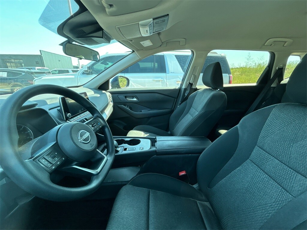 2024 Nissan Rogue SV photo 2