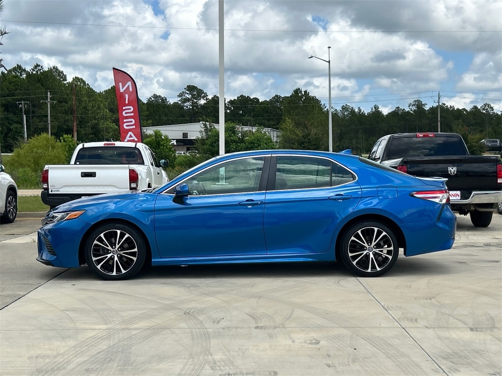 Used 2020 Toyota Camry SE with VIN 4T1G11AK5LU305570 for sale in Moss Point, MS