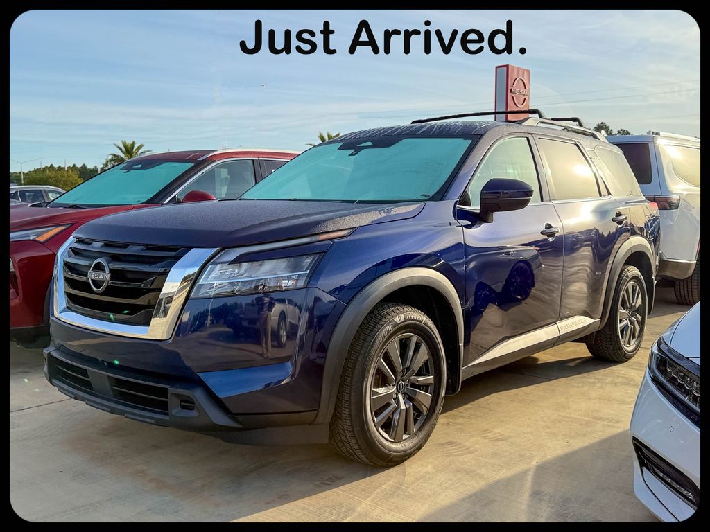 2022 Nissan Pathfinder SV