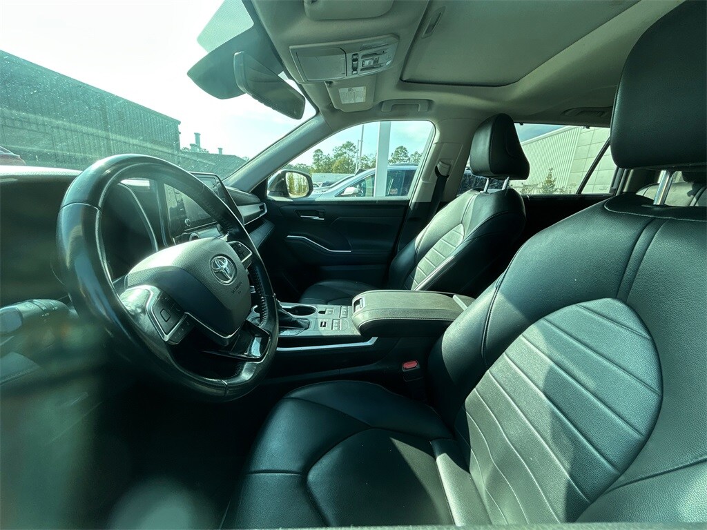 2020 Toyota Highlander XLE photo 2