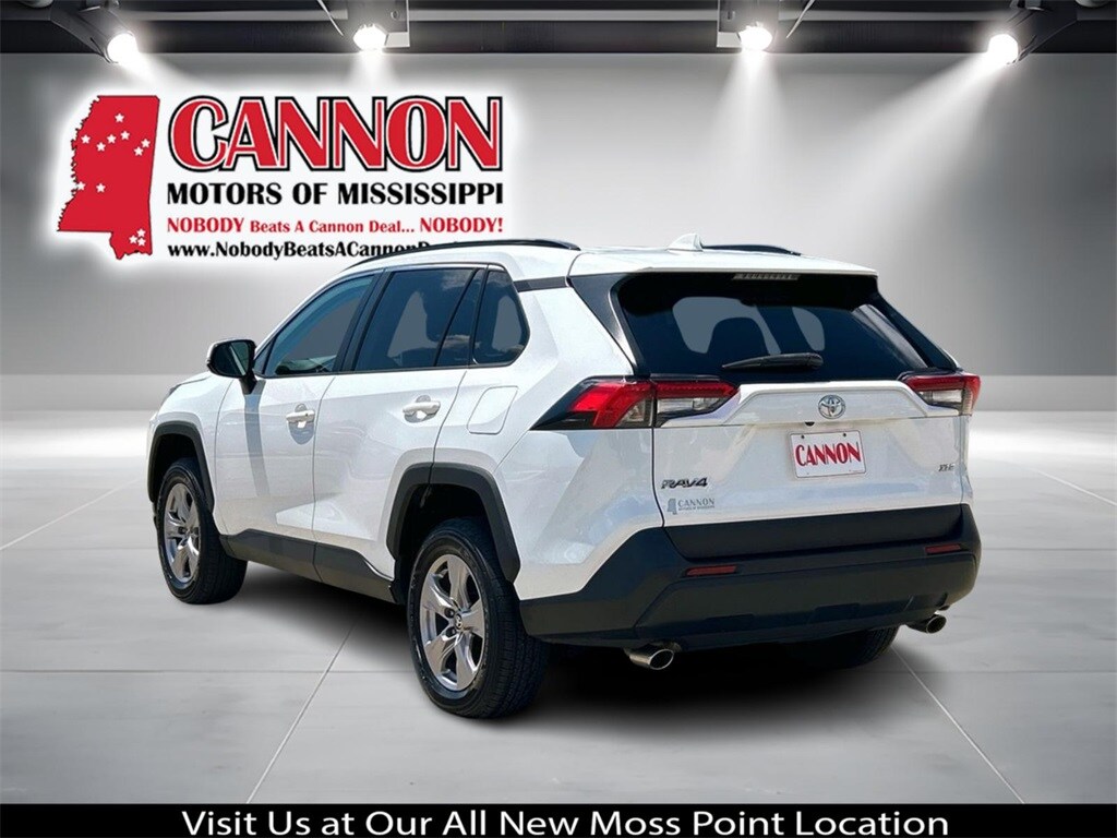 2023 Toyota RAV4 XLE photo 2