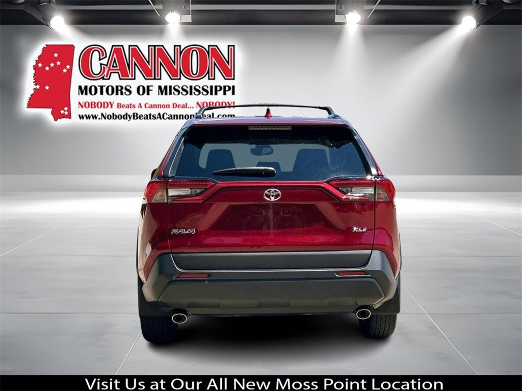 2021 Toyota RAV4 XLE photo 4