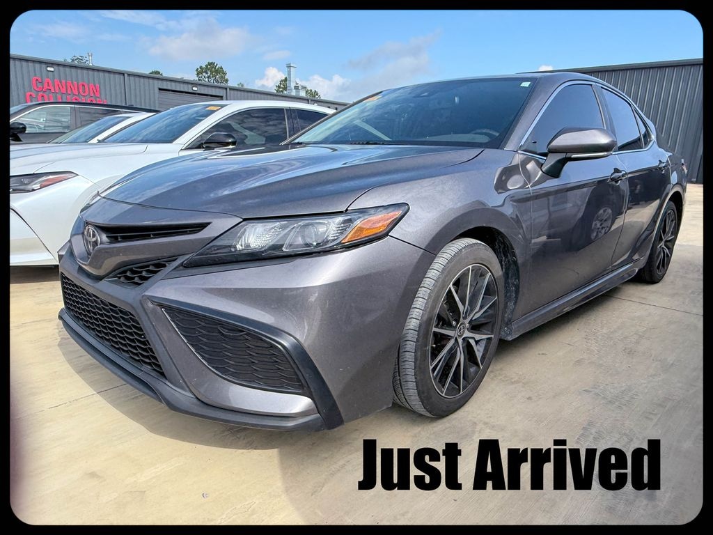 Used 2021 Toyota Camry SE Sedan