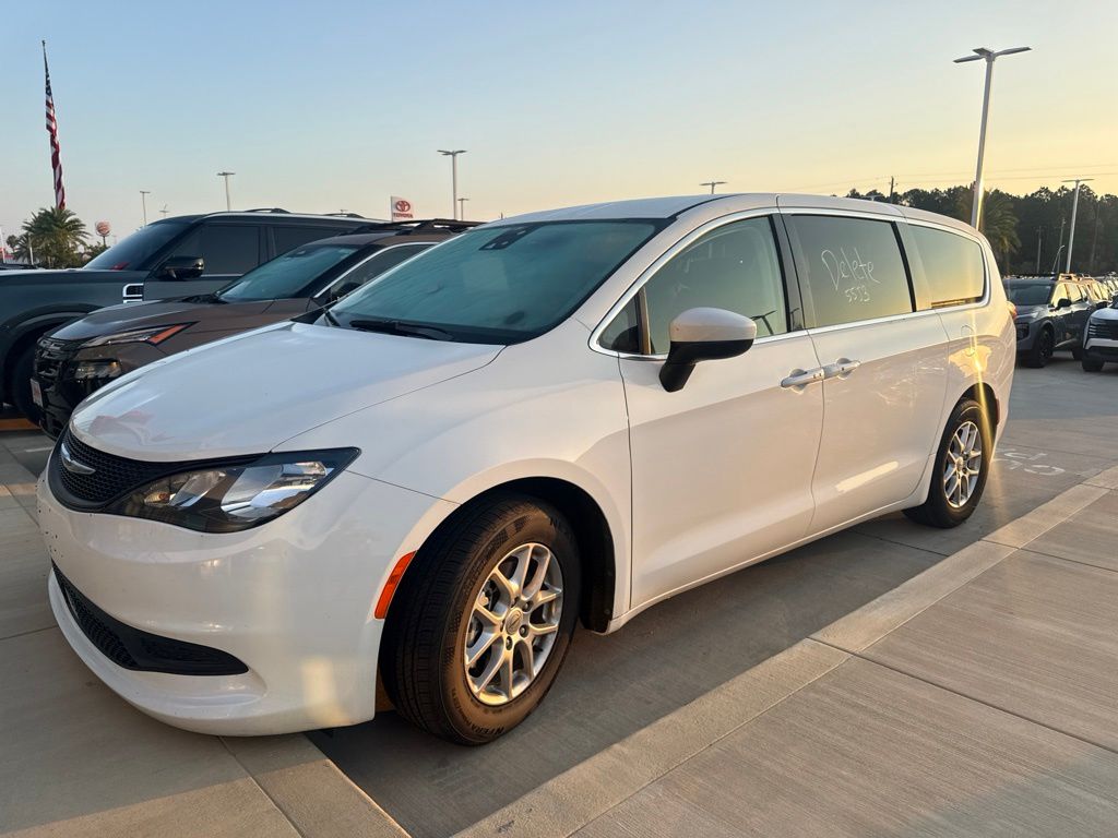 2023 Chrysler Voyager LX