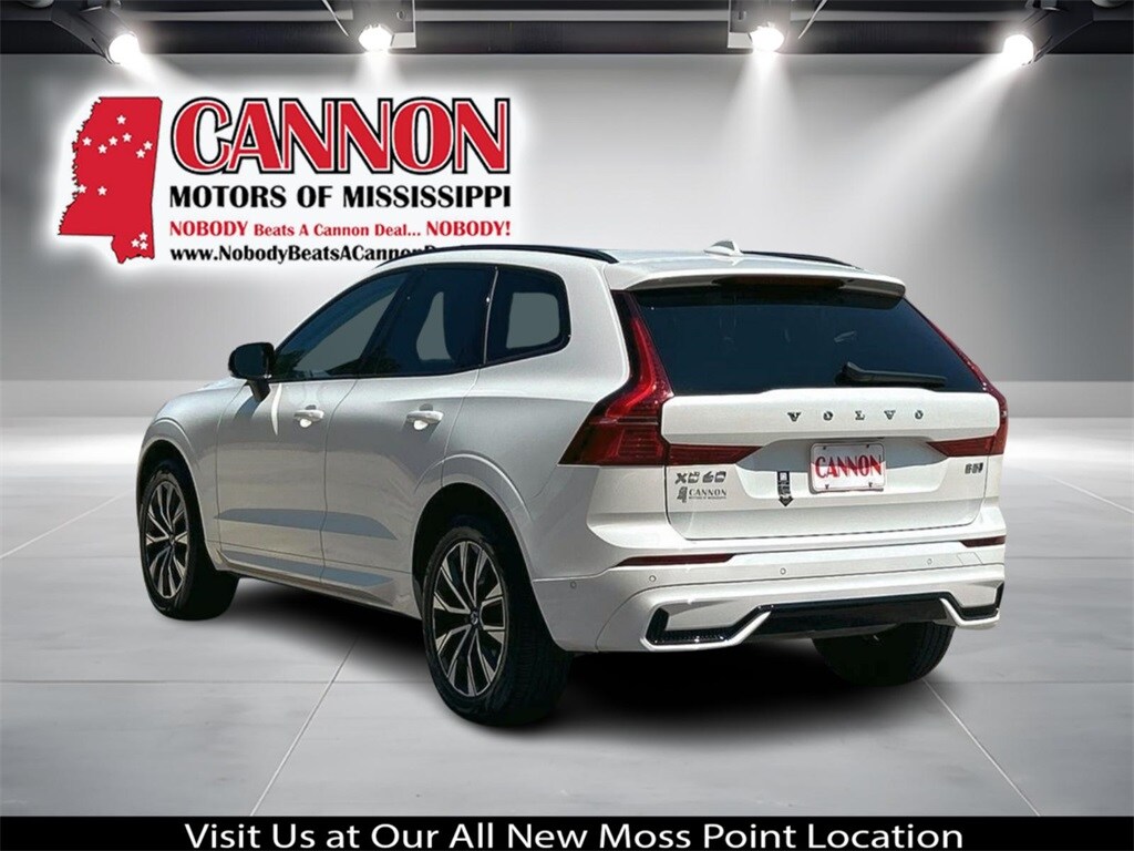 2025 Volvo XC60 B5 Plus photo 3