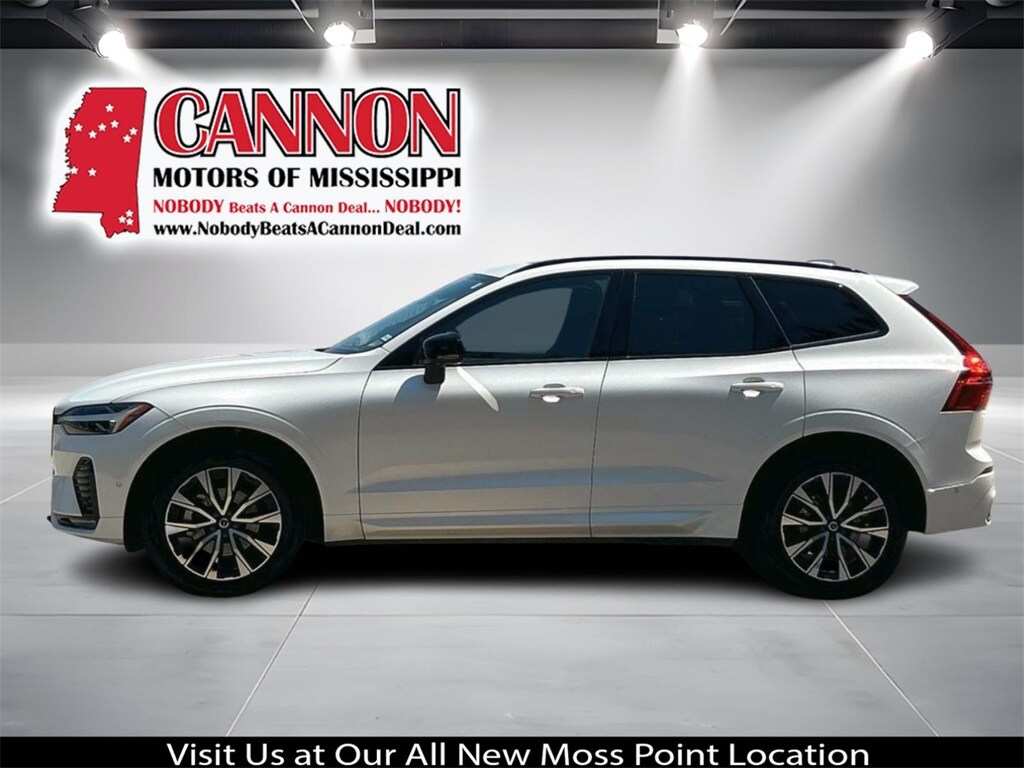 2025 Volvo XC60 B5 Plus photo 2