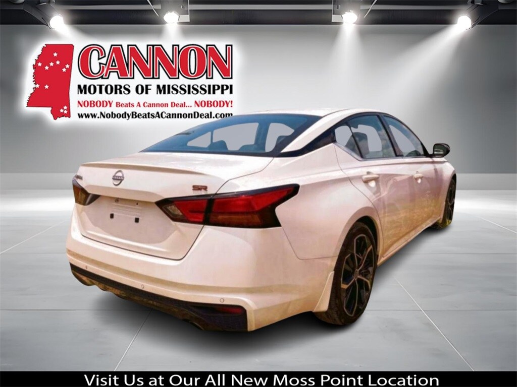 2024 Nissan Altima 2.5 SR photo 2