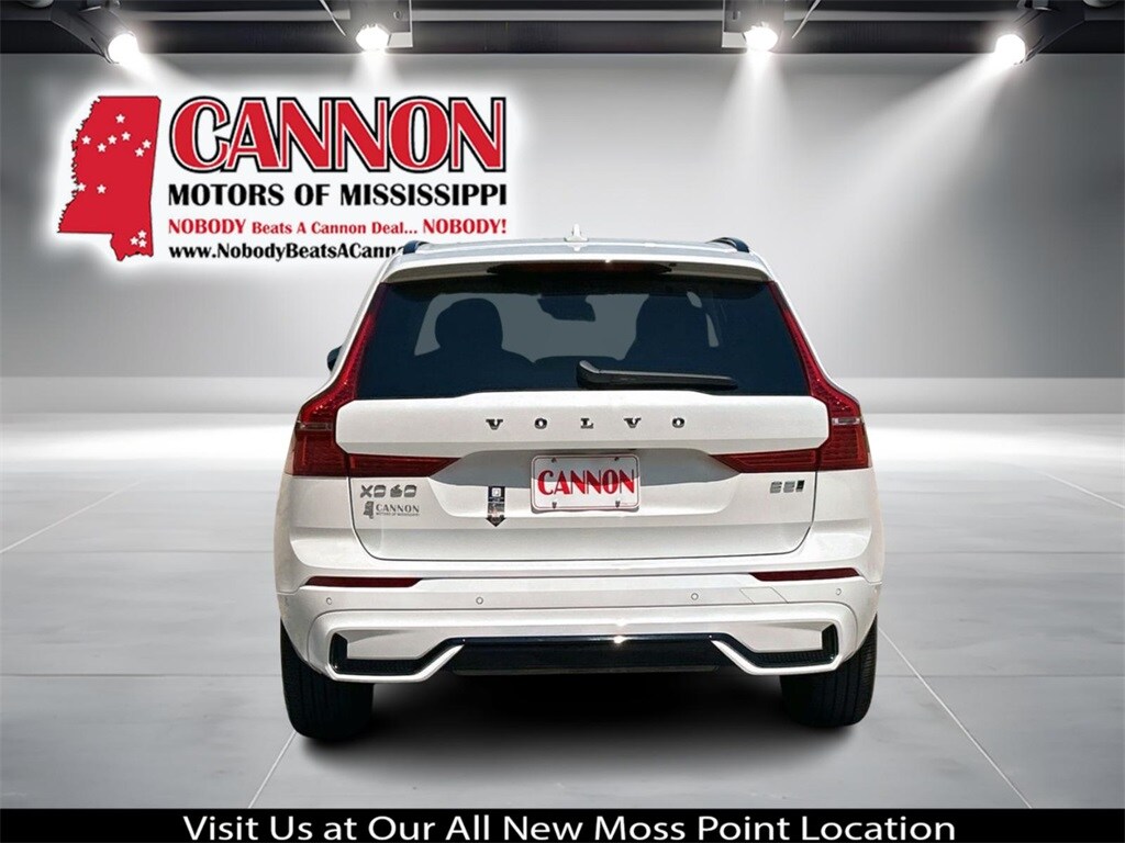 2025 Volvo XC60 B5 Plus photo 4