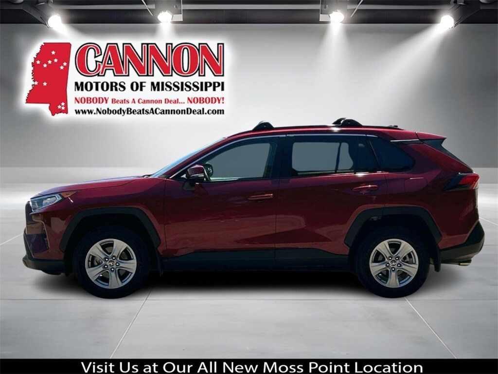 2021 Toyota RAV4 XLE photo 2