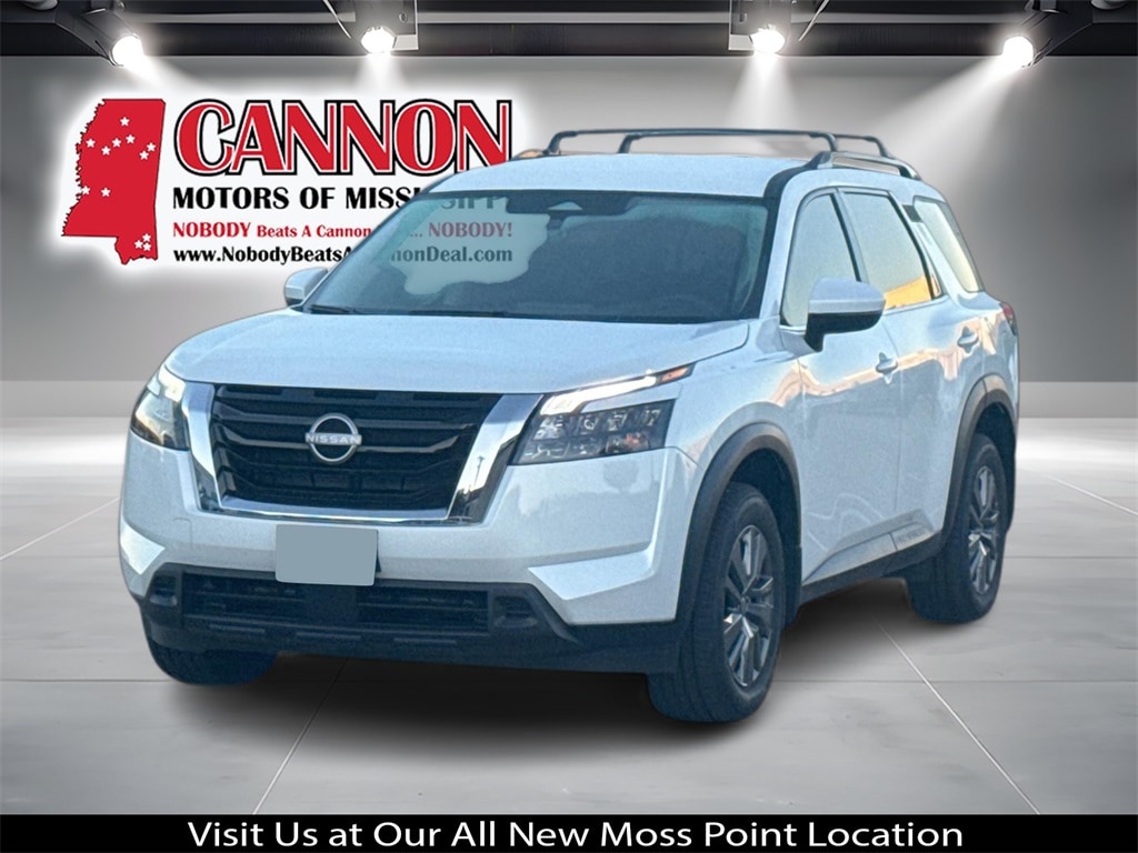 2025 Nissan Pathfinder SV's photo