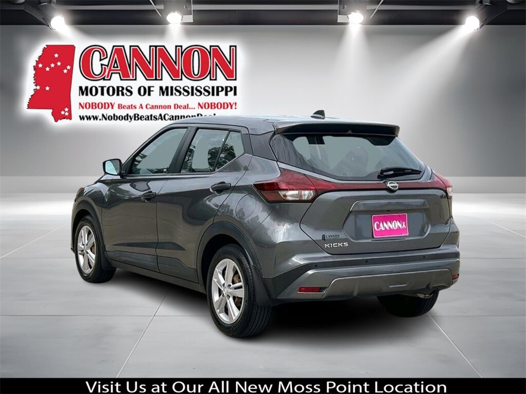 2022 Nissan Kicks S photo 2