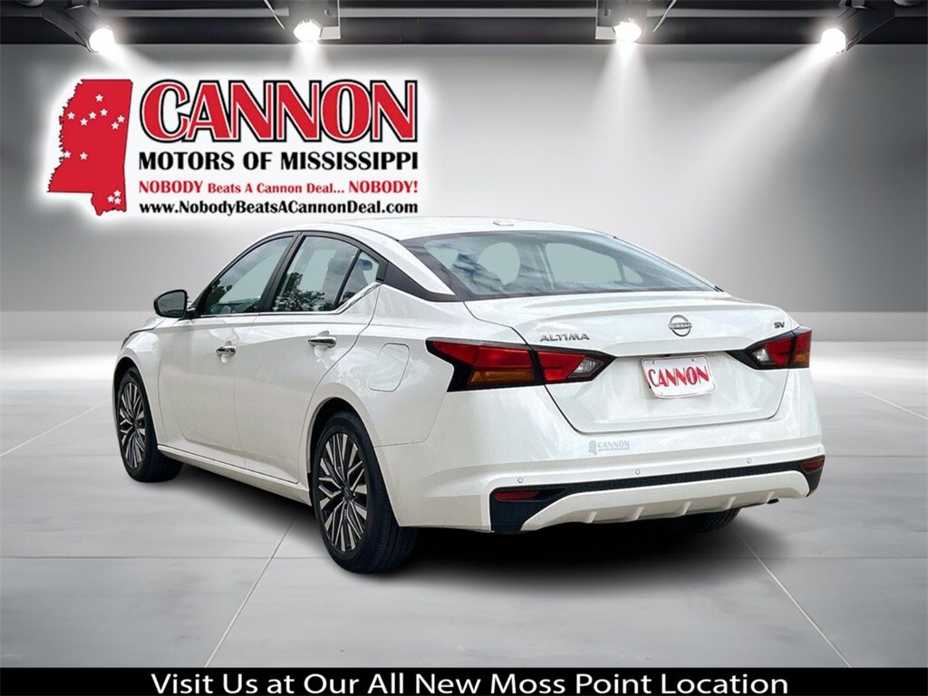 2024 Nissan Altima 2.5 SV photo 2