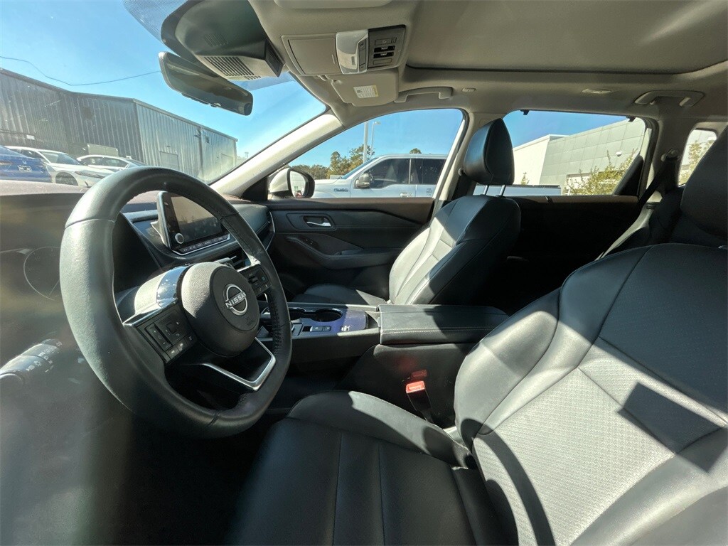 2023 Nissan Rogue SV photo 2