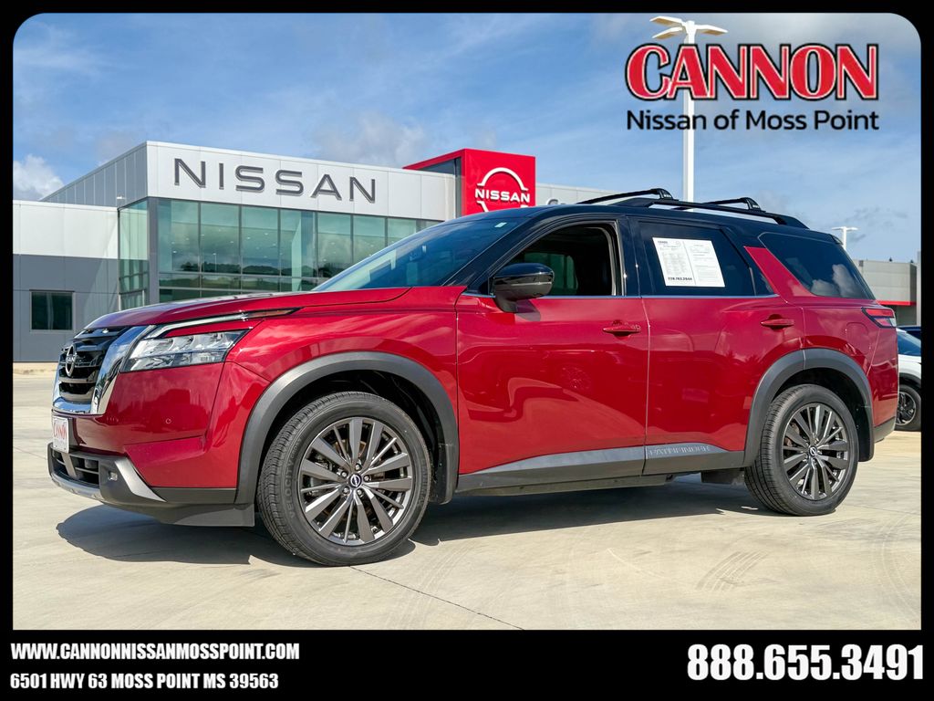 2022 Nissan Pathfinder SL 2WD's photo