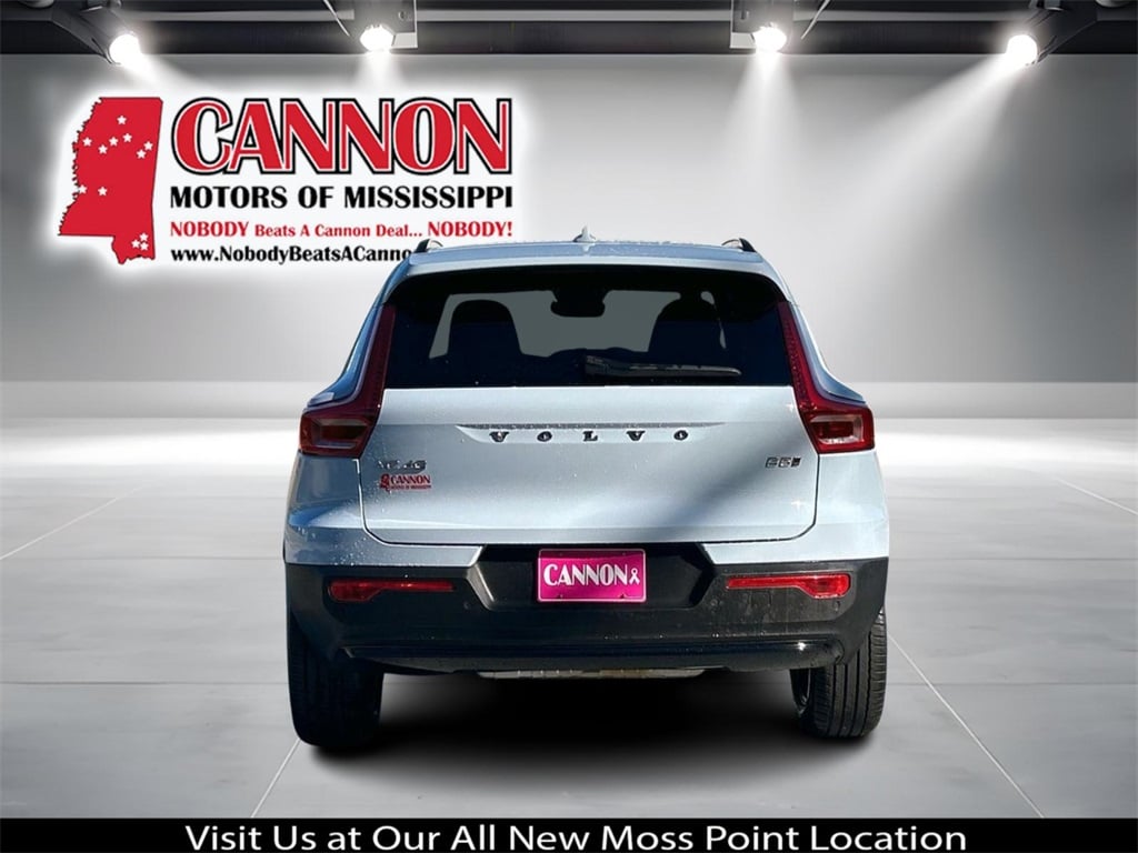 Used 2024 Volvo XC40 B5 Core SUV