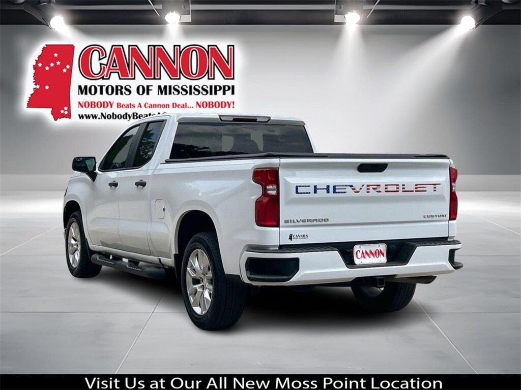 2021 Chevrolet Silverado 1500 Custom photo 2