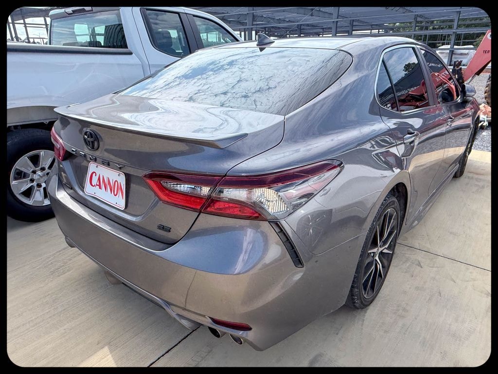 Used 2021 Toyota Camry SE Sedan
