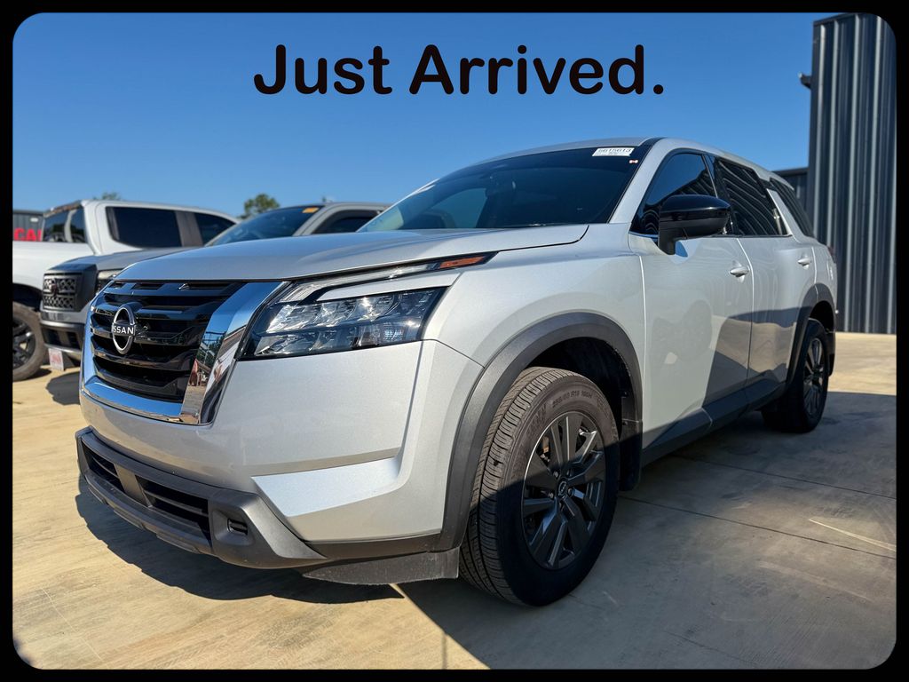 2024 Nissan Pathfinder S 2WD's photo