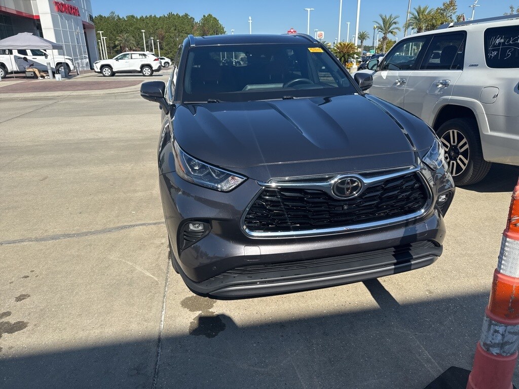 2022 Toyota Highlander Platinum photo 2