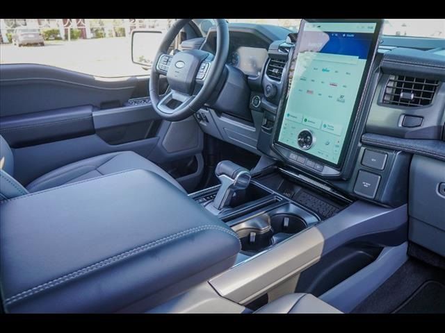 2025 Ford F-150 Lightning Flash - Photo 9