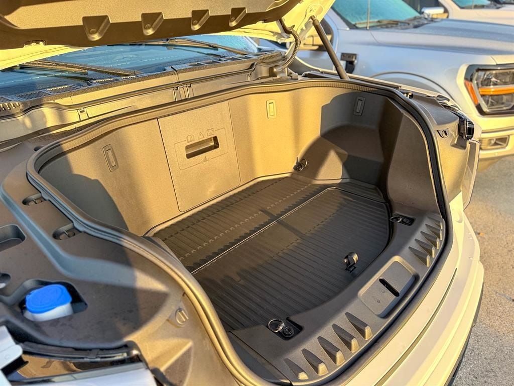 2025 Ford F-150 Lightning XLT - Photo 32