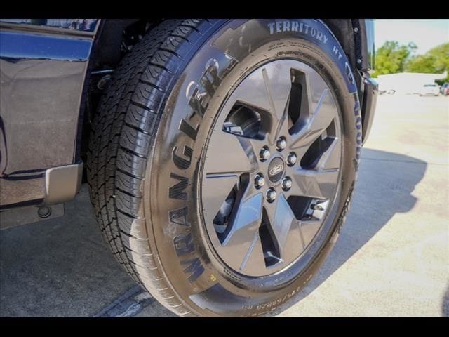 2025 Ford F-150 Lightning Flash - Photo 6