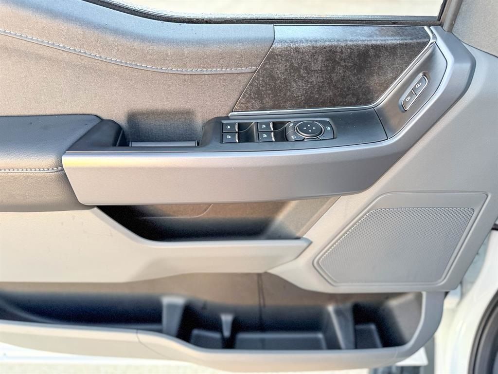 2025 Ford F-150 Lightning XLT - Photo 23