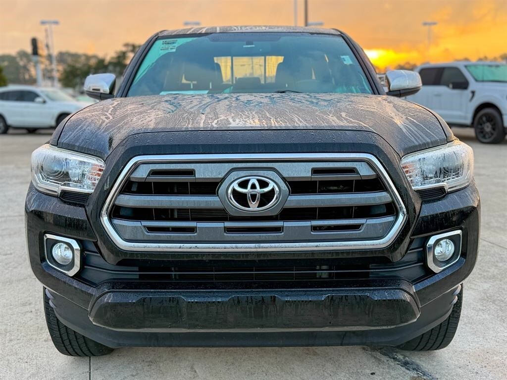 2017 Toyota Tacoma Limited V6 photo 3
