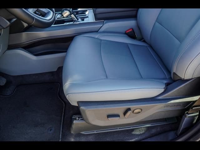 2025 Ford F-150 Lightning Flash - Photo 20