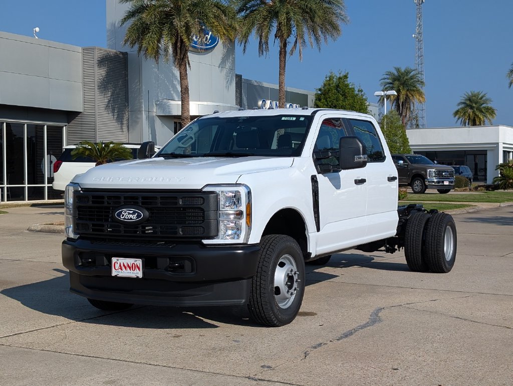 2027 Ford F-350 Chassis XL Truck Crew Cab