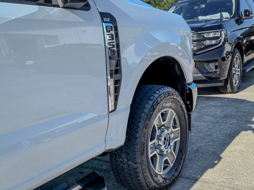 New 2025 Ford F-350 XLT Truck Crew Cab