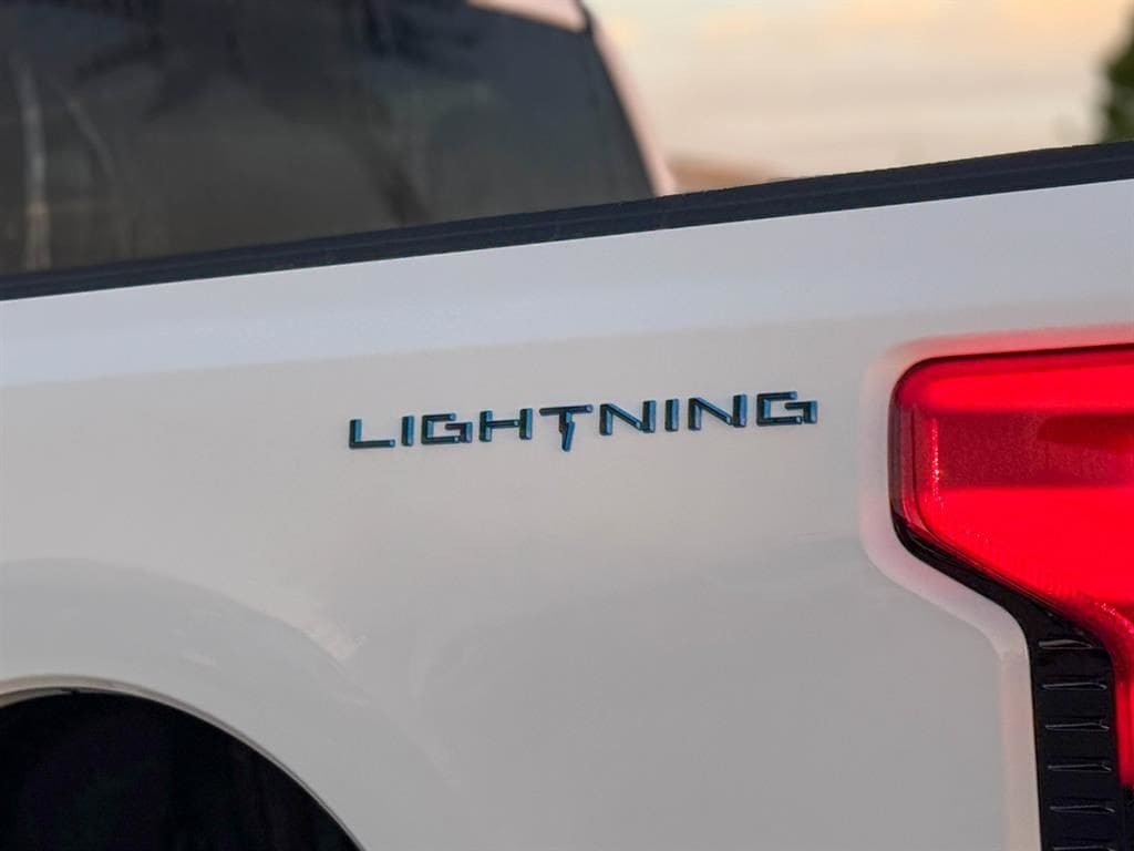 2025 Ford F-150 Lightning XLT - Photo 14