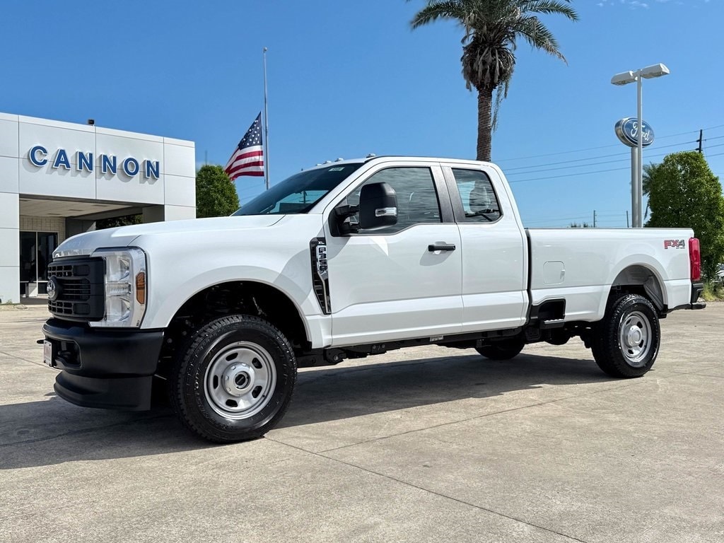 2025 Ford F-350 Super Duty XL's photo