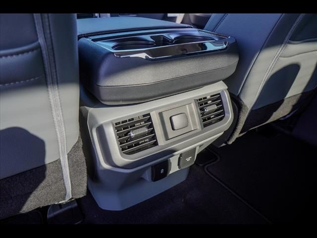 2025 Ford F-150 Lightning Flash - Photo 24