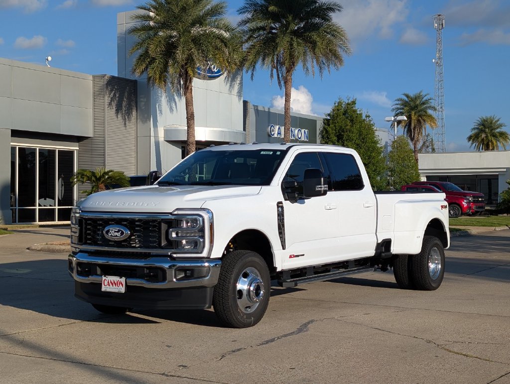 2027 Ford F-350 Lariat Truck Crew Cab