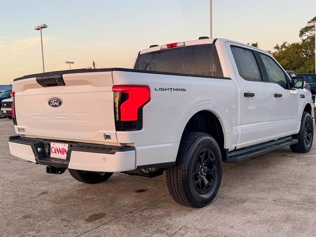 2025 Ford F-150 Lightning XLT - Photo 10