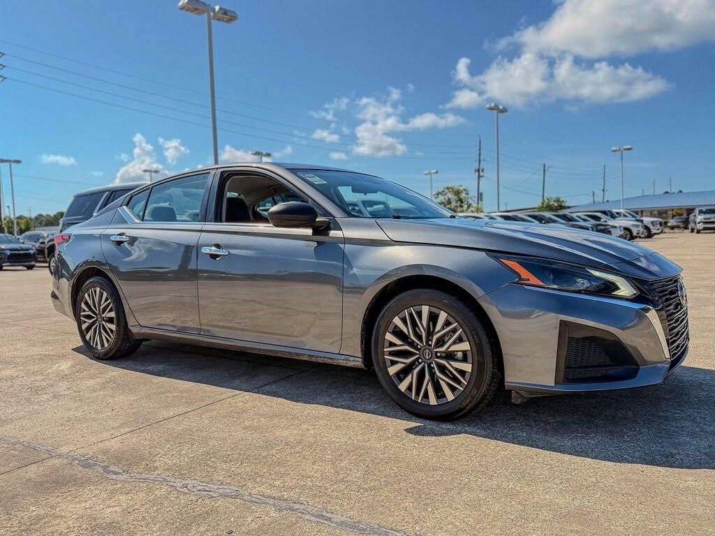 2024 Nissan Altima 2.5 SV photo 3