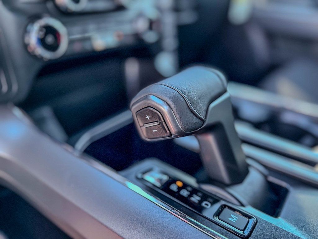 2025 Ford F-150 XLT - Photo 12