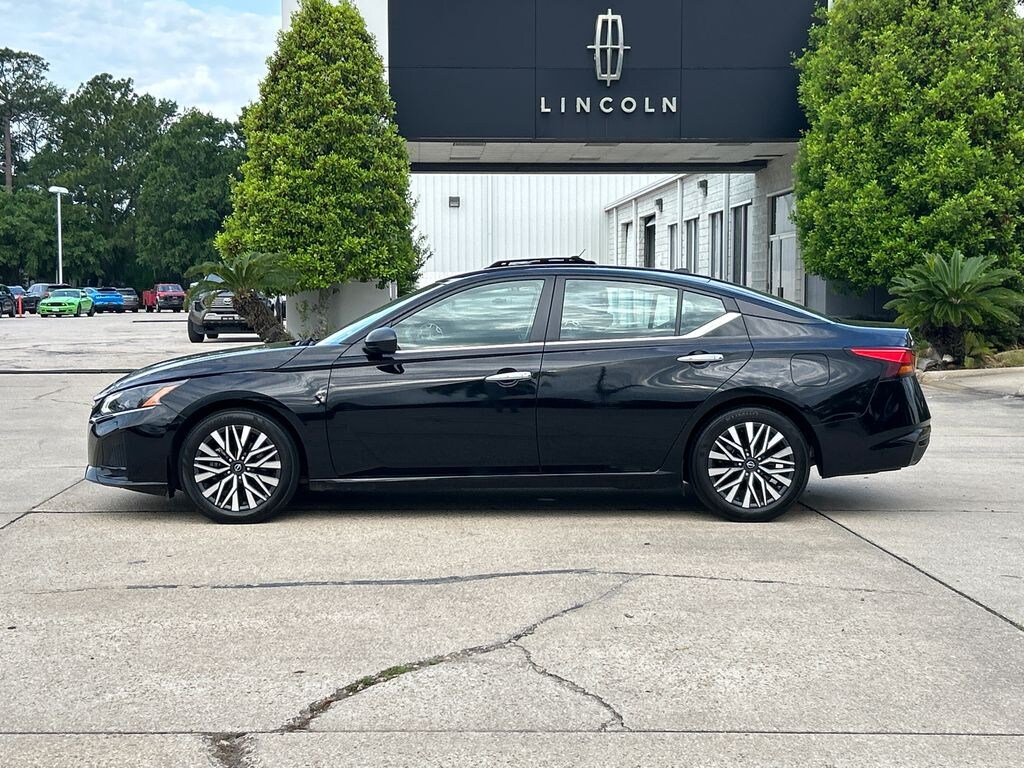 Used 2024 Nissan Altima 2.5 SV Sedan