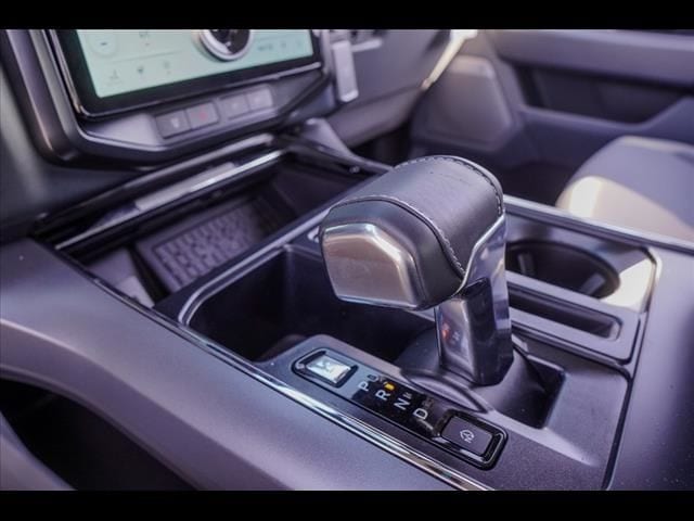 2025 Ford F-150 Lightning Flash - Photo 28