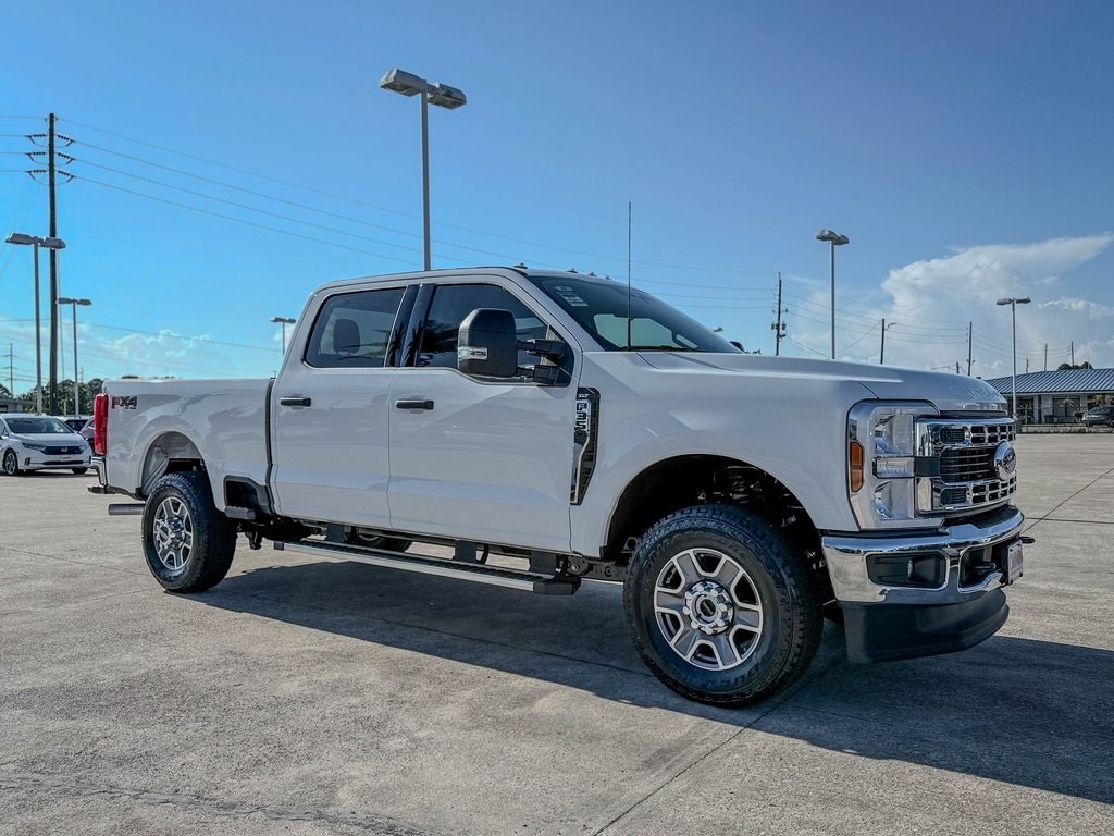 New 2025 Ford F-350 XLT Truck Crew Cab