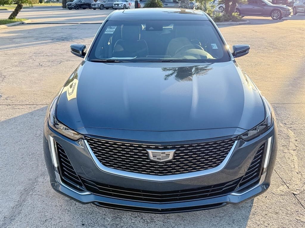 2022 Cadillac CT5 Luxury photo 2