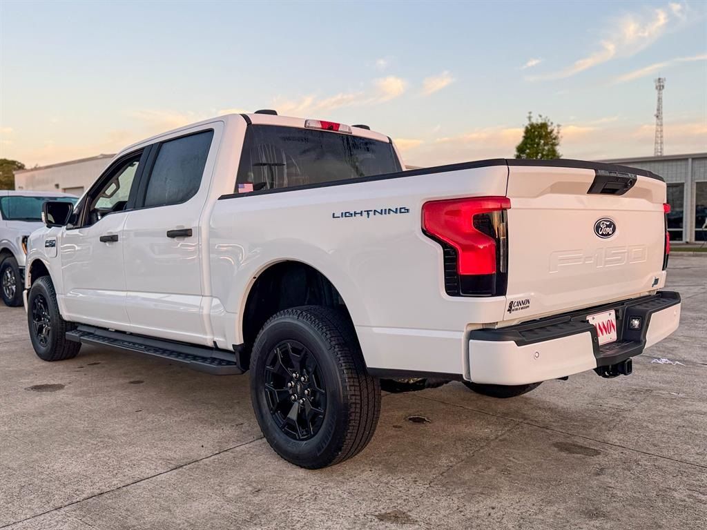 2025 Ford F-150 Lightning XLT - Photo 13