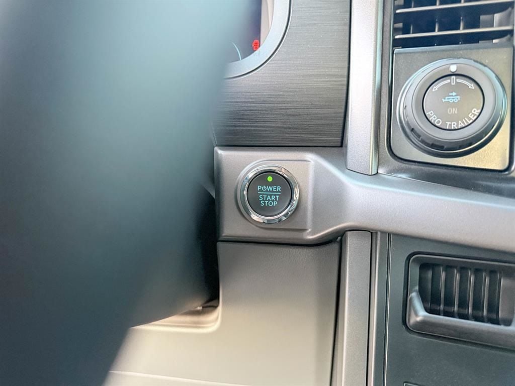 2025 Ford F-150 Lightning XLT - Photo 29
