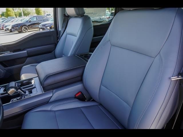 2025 Ford F-150 Lightning Flash - Photo 21
